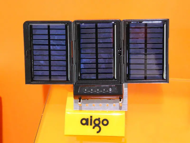 aigo-solar-charger_large