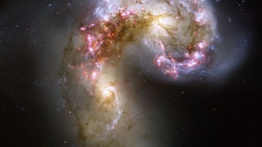 Hubble Captures Merging Galaxies