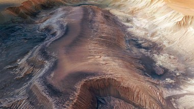 Mars’ Hebes Chasma
