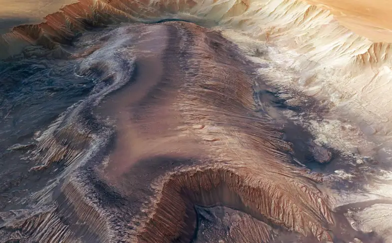 Hebes-Chasma-mars_large.jpg
