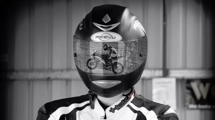 reevu-first-motorcycle-helmet-with-rear-vision-1_11569.jpg