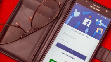 How to Turn Facebook Fans into Buying Customers
