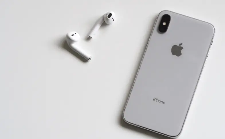 silver-iphone-x-with-airpods-788946