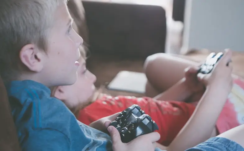 two-boy-and-girl-holding-game-controllers-1103563