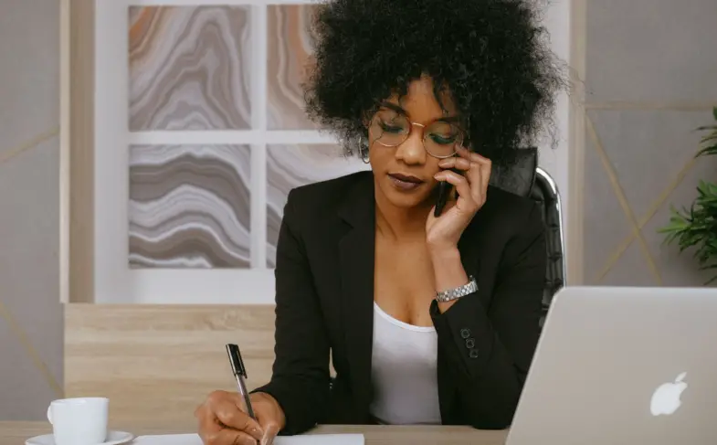 business-woman-on-the-phone