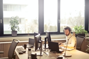 Enhancing Business Communication: The Power of Direct Inward Dialing and Modern Call Centers