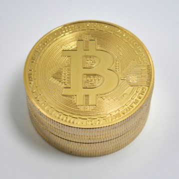 Bitcoin as Digital Currency: An Asset Store