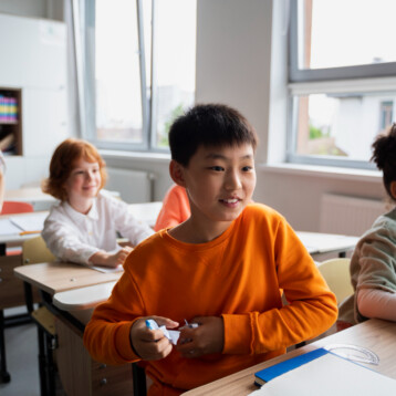 Scholarships vs Loans: A Crucial Decision Factor for Middle School Students