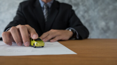Why a Car Accident Lawyer Prioritizes Immediate Investigation