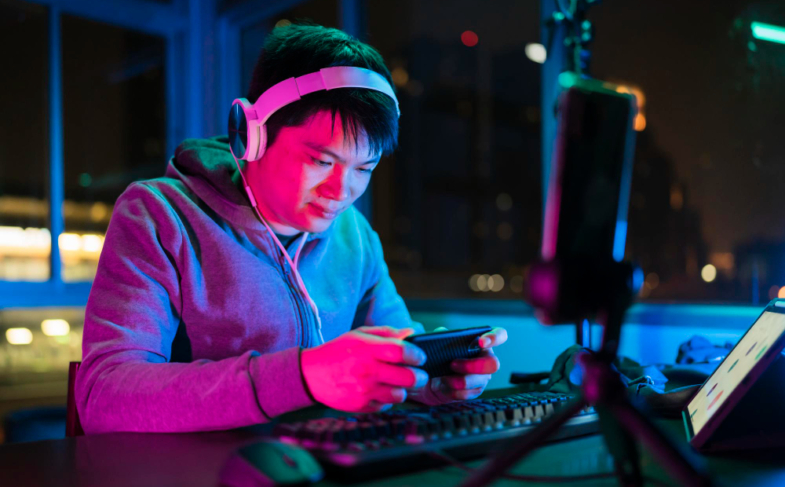 Online Mobile Gaming 