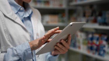 How Automation Organizes Pharmacy Tasks and Reduces Bottlenecks
