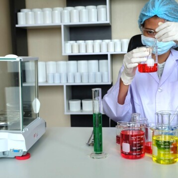 Choosing the Right Laboratory Desiccator for Your Storage Needs